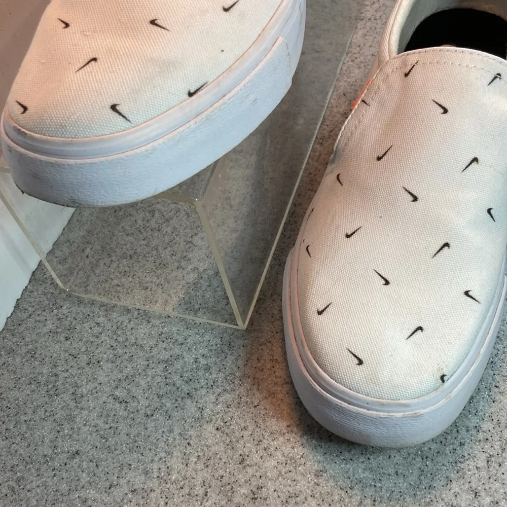Size 9.5 Nike white slip on surfer skater‎ style with swooshes all over. 5
